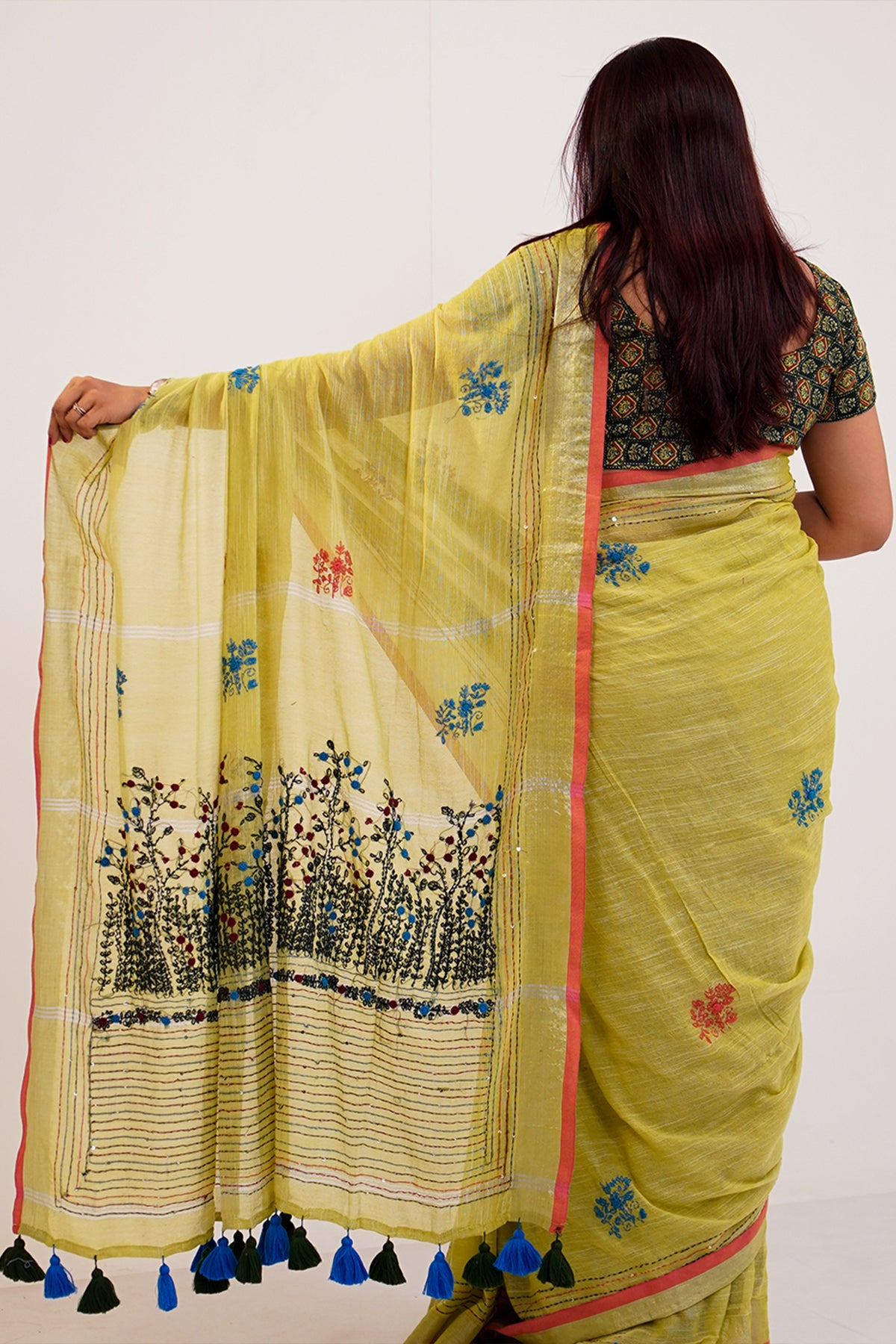 Phool Saaz Cotton Linen Handwork Saree - SS049