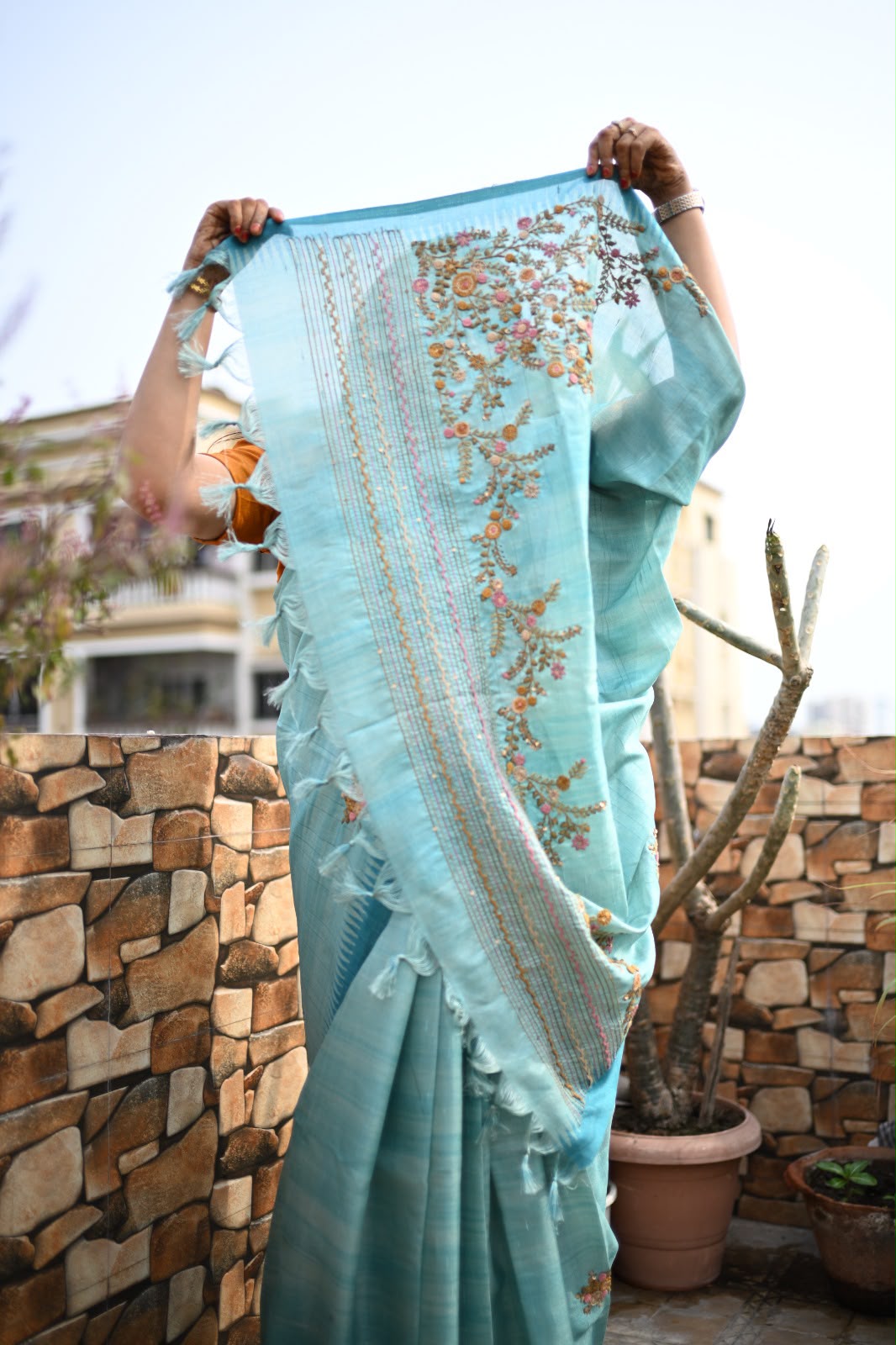 Blue Matka Tussar Saree With French Knot Emboidery