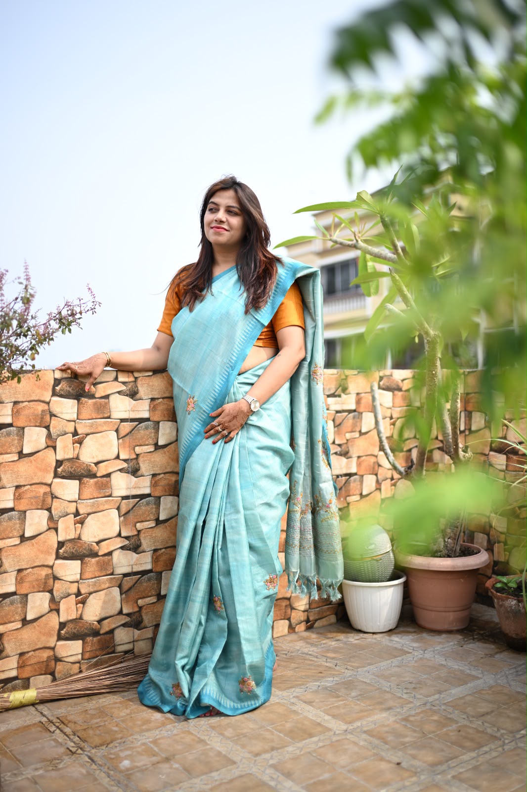 Blue Matka Tussar Saree With French Knot Emboidery